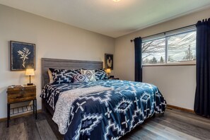 3 bedrooms, iron/ironing board, WiFi, bed sheets