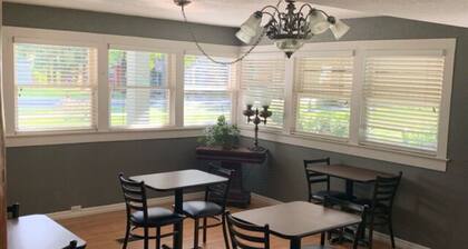 03) The Sweet Bay Room