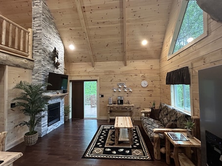 Smart TV, fireplace. Bear Tracks Getaway Cabin