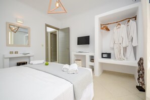 3 bedrooms - Rocks Naxian Villa With Private Pool (Naxos)