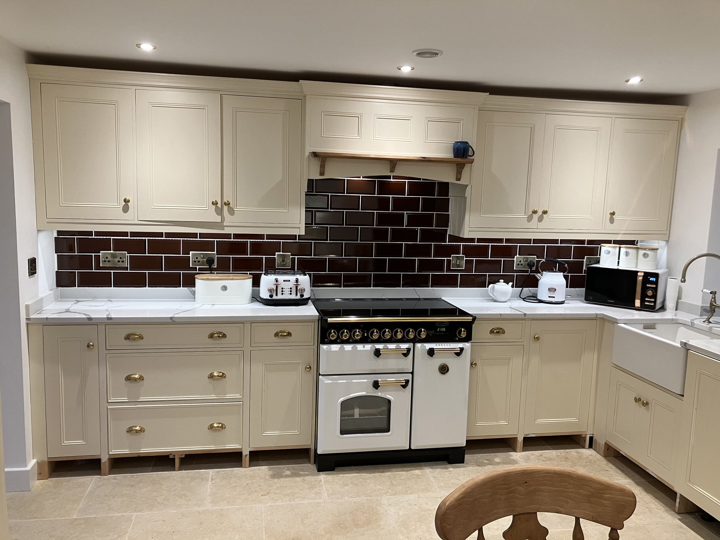 Refrigerador, lavavajillas, tetera eléctrica y tostadora 