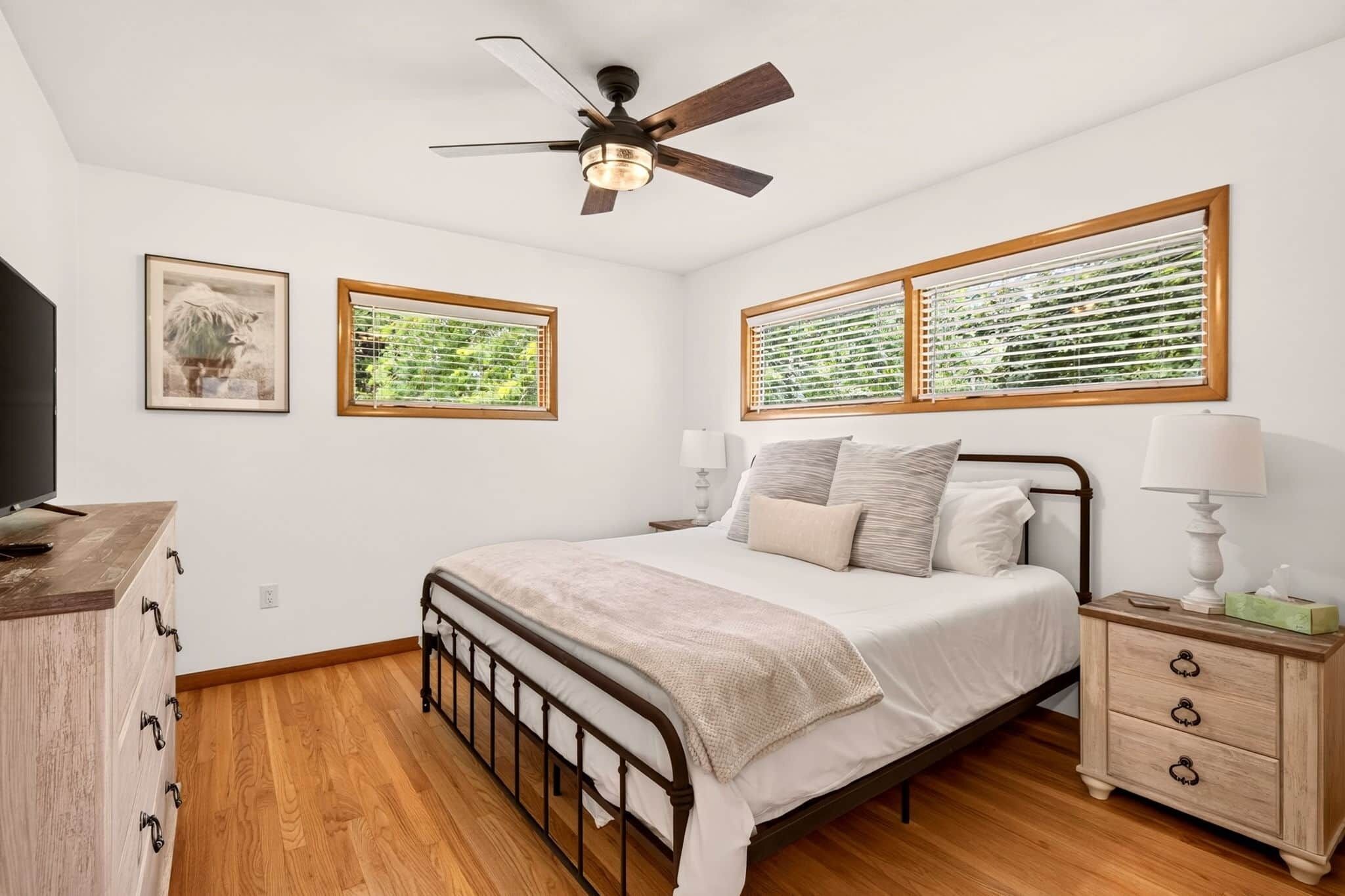 3 bedrooms, iron/ironing board, WiFi (free), bed sheets