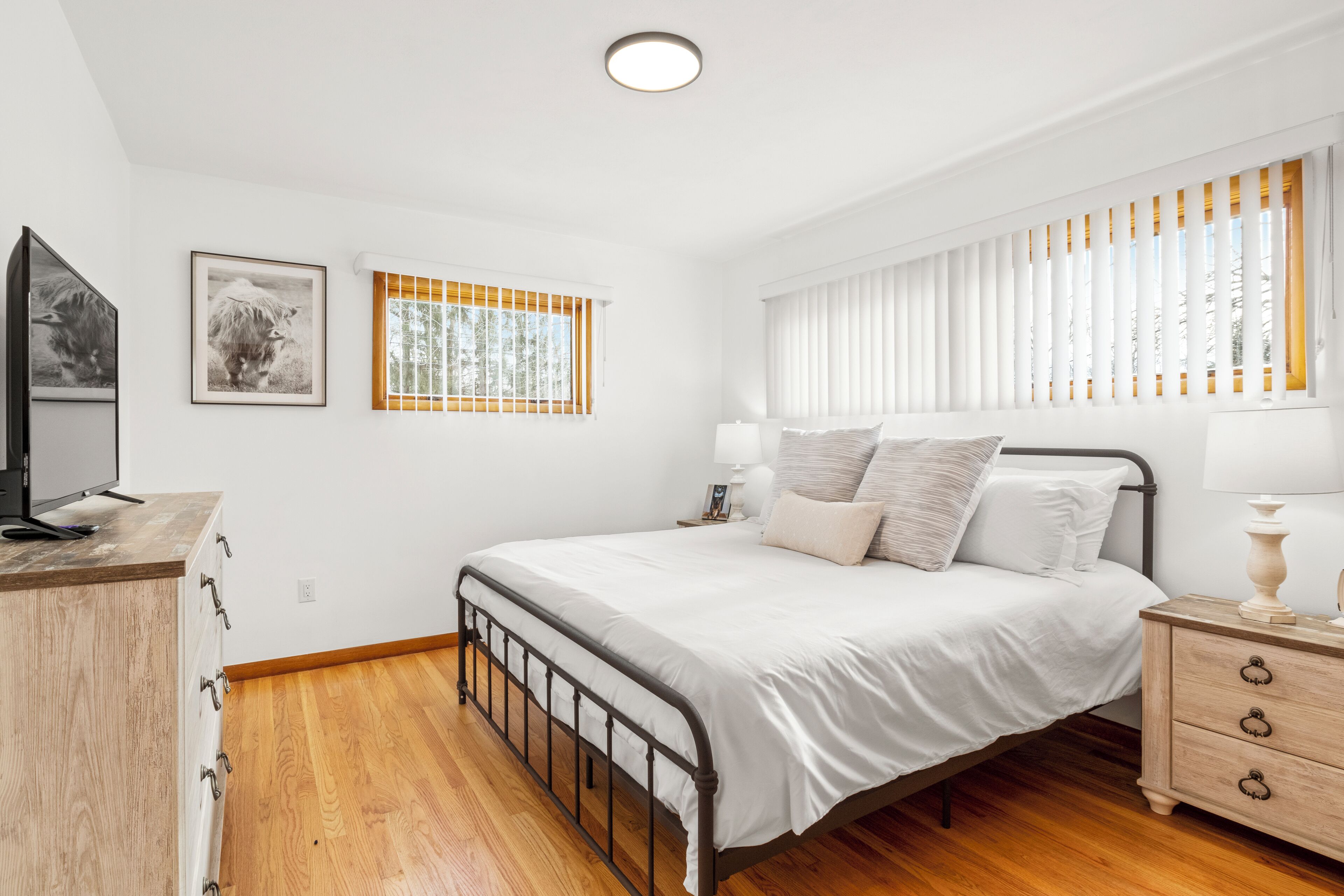 3 bedrooms, iron/ironing board, free WiFi, bed sheets