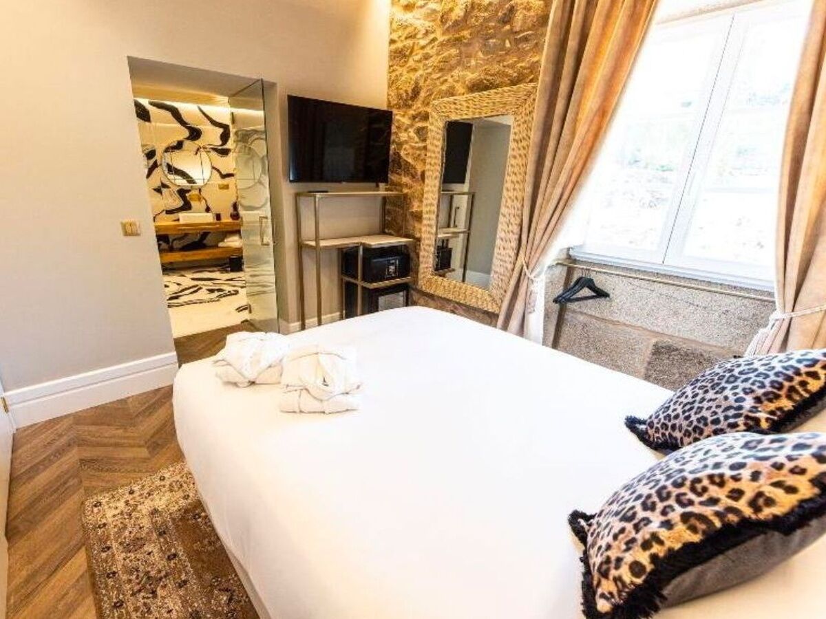 Ropa de cama de alta calidad y minibar con artículos gratuitos 