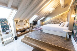 Superior Twin Room, Sea View | Bathroom | Free toiletries, hair dryer, towels, soap