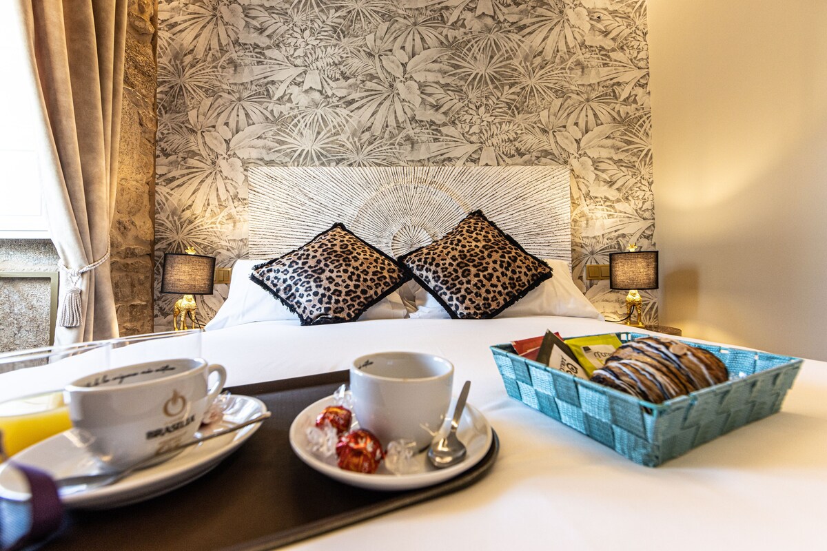 Premium bedding, free minibar, desk, laptop workspace