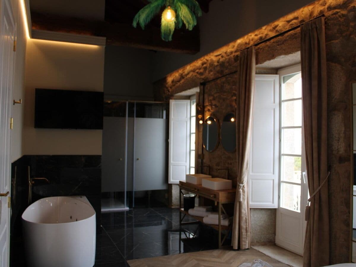Superior kamer, balkon, uitzicht op zee | Badkamer | Gratis toiletartikelen, een haardroger, handdoeken, zeep