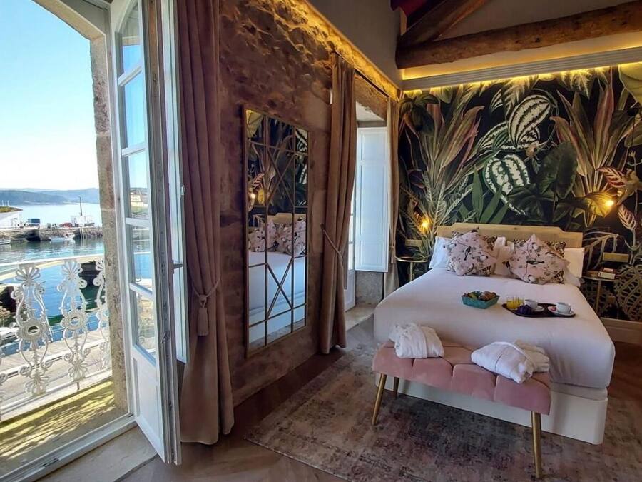 Superior Room, Balcony, Sea View | Peralatan tempat tidur premium, bar mini percuma