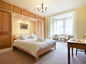 4 habitaciones, decoración personalizada y muebles diferentes 