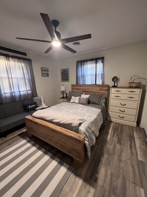 2 Schlafzimmer, Schreibtisch, kostenloses WLAN, Bettwäsche