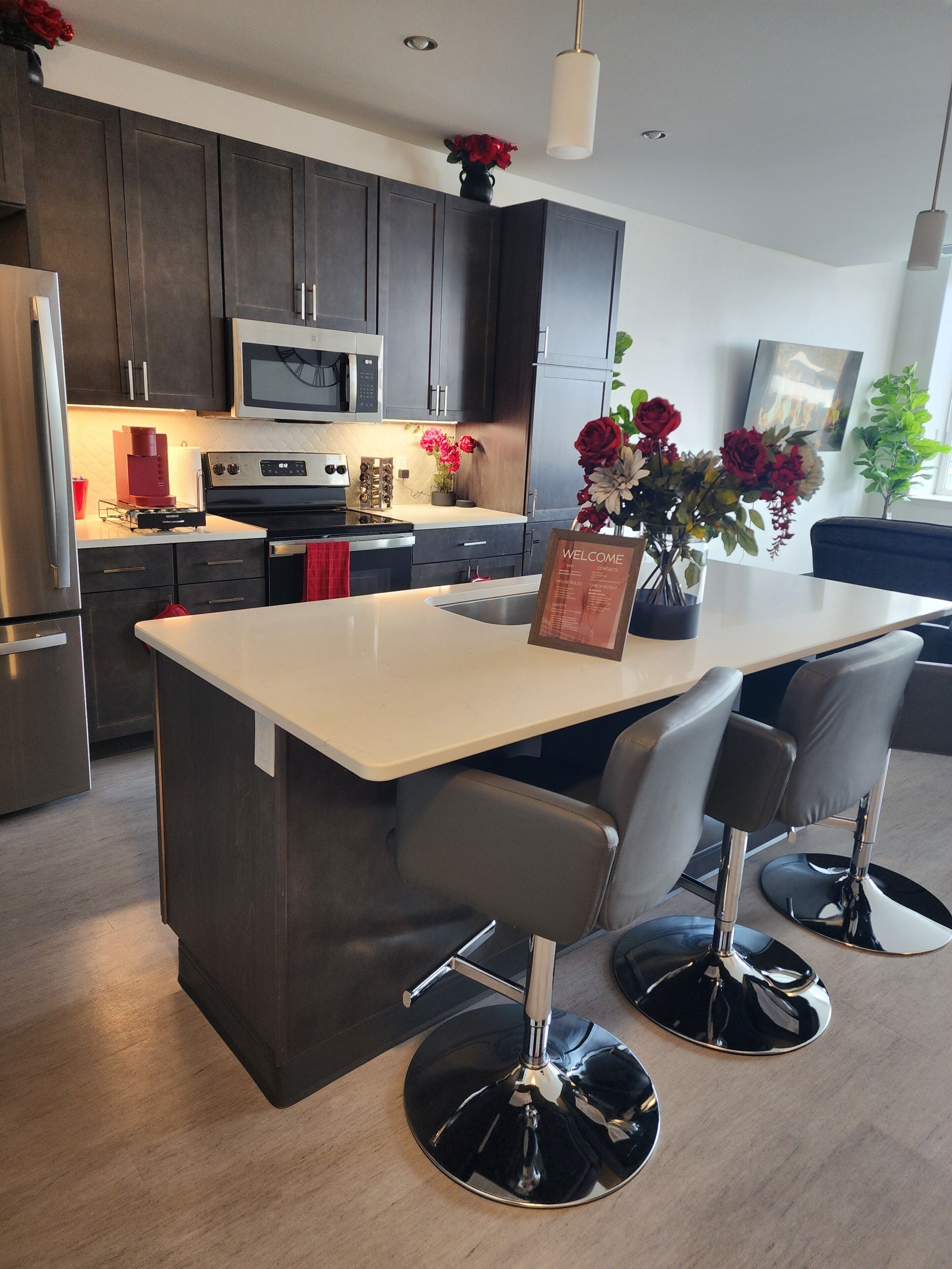 SPACIOUS 1BDRM KING SUITE APARTMENT WITH PANORAMIC CITY VIEW.