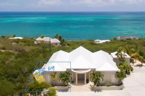 Separate Entrance to your own Studio Suite. Property of Luxurious Villa!