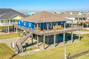 Exterior - Nauti by Nature, steps to the sand, dog friendly, sleeps 18 (Bolivar Peninsula)