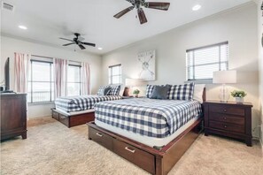 3 bedrooms, WiFi, bed sheets - Nauti by Nature, steps to the sand, dog friendly, sleeps 18 (Bolivar Peninsula)