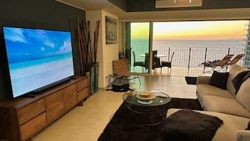 Smart TV, table tennis, books, stereo