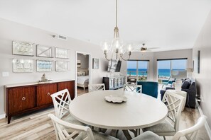Dining - 🏝️Beautiful Beachfront Views-2BR Emerald Isle 206 (Pensacola Beach)