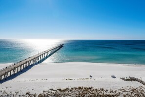 On the beach - 🌞🌞Gulf Views | Pool | Walk to Pier | 3BR Summerwind Center 704🌞🌞 (Navarre)