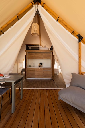 Tenda Keluarga, Beberapa Tempat Tidur | Teras/patio