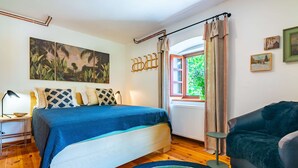 3 bedrooms, in-room safe, desk, iron/ironing board