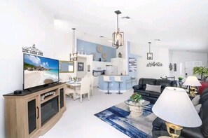 Smart TV, fireplace, ping pong - Fabulous, Quiet Family Resort Vacation Home, South Facing Pool, Disney, SeaWorld (Kissimmee)