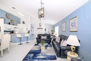 Smart TV, fireplace, ping pong - Fabulous, Quiet Family Resort Vacation Home, South Facing Pool, Disney, SeaWorld (Kissimmee)