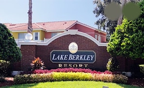 A brick building with a sign that reads 'Lake Berkeley Resort.' - 4BR Disney Villa w/ Private Pool - Lake Berkley Resort (Kissimmee)