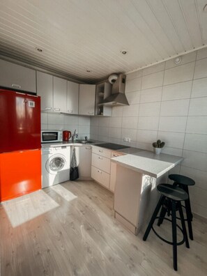 Réfrigérateur, micro-ondes