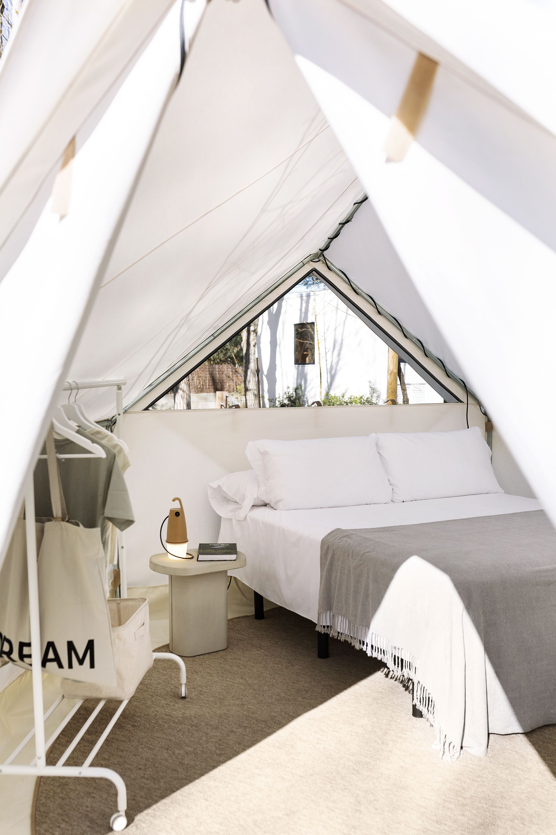 Romantic Cabin | Premium bedding, free WiFi, bed sheets