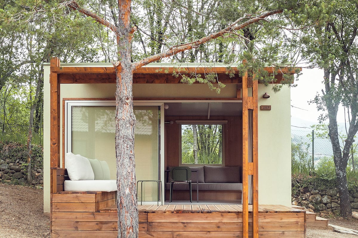 Romantic Mobile Home | 2 bedrooms, premium bedding, free WiFi, bed sheets