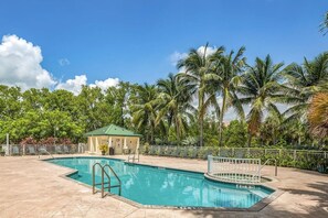 Outdoor pool, a heated pool - Stylish 2/2 pool/gym/tennis/hot tub (Key West)