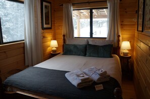 2 bedrooms, desk, iron/ironing board, travel cot