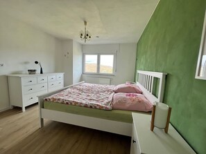 2 bedrooms, iron/ironing board, travel crib, free WiFi