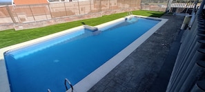 Pool - Casa Rural con Chimenea en Dormitorio, y Sala de Juegos. Con Piscina en Verano!! (Segura de León)