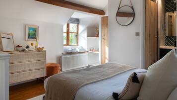2 bedrooms, iron/ironing board, Internet, bed sheets