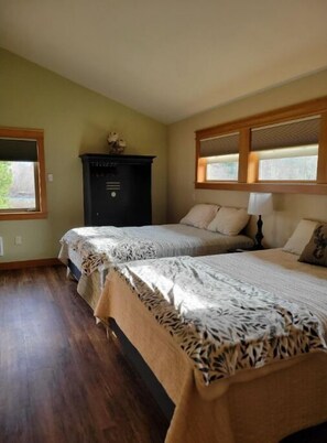 2 habitaciones, cuna de viaje, wifi gratis y ropa de cama 