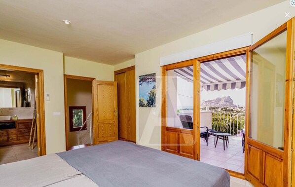 3 soveværelser, pengeskab på værelset, strygejern/strygebræt