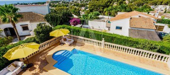 Fantastic villa with sea views, lots of peace and quiet, large pool, close to the beach