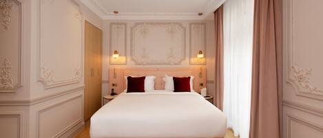 Executive Studio, Non Smoking | Premium bedding, in-room safe, desk, laptop workspace