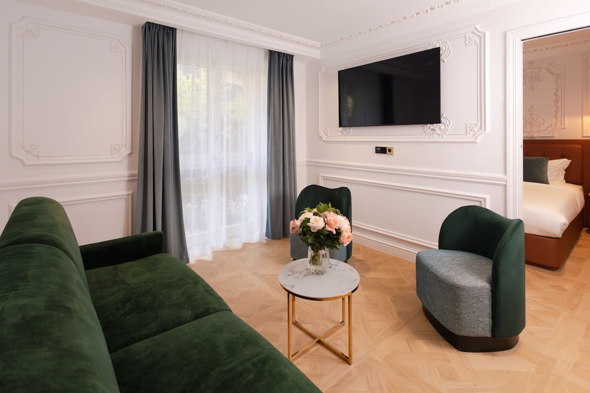 Design-Apartment | Wohnbereich | Fernseher