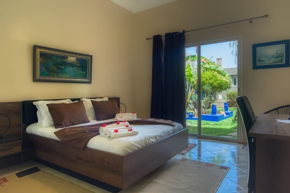 1 quarto, cofres nos quartos, escrivaninha