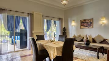 Flat-screen TV, fireplace