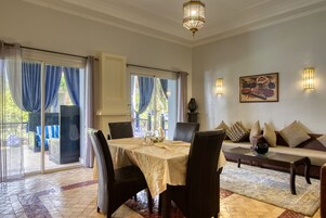 Flat-screen TV, fireplace