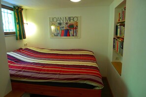 4 Schlafzimmer, Schreibtisch, Bügeleisen/Bügelbrett, Reisekinderbett