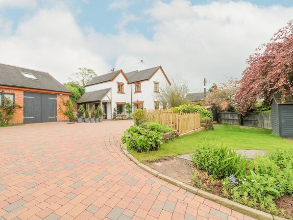 Cottage | Front of property