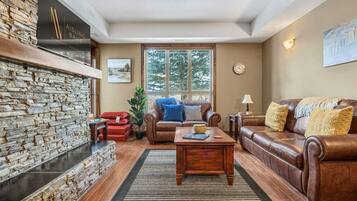 Smart TV, fireplace, Netflix, streaming services