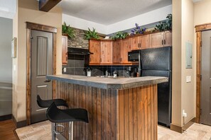 Fridge, microwave, oven, stovetop - Timber Mill | Outdoor Pool/Hot Tub | Ground Floor (Radium Hot Springs)