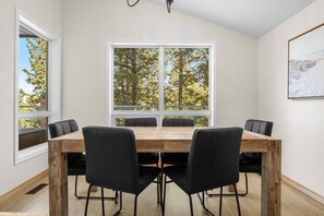 Dining - The Timbersmith | Hot Tub | Firepit | Beach Access (Invermere)