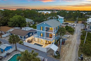 Exterior - Book For the Holidays! Short Walk to the Beach! 4 Adult Bikes! Private Pool! (Santa Rosa Beach)