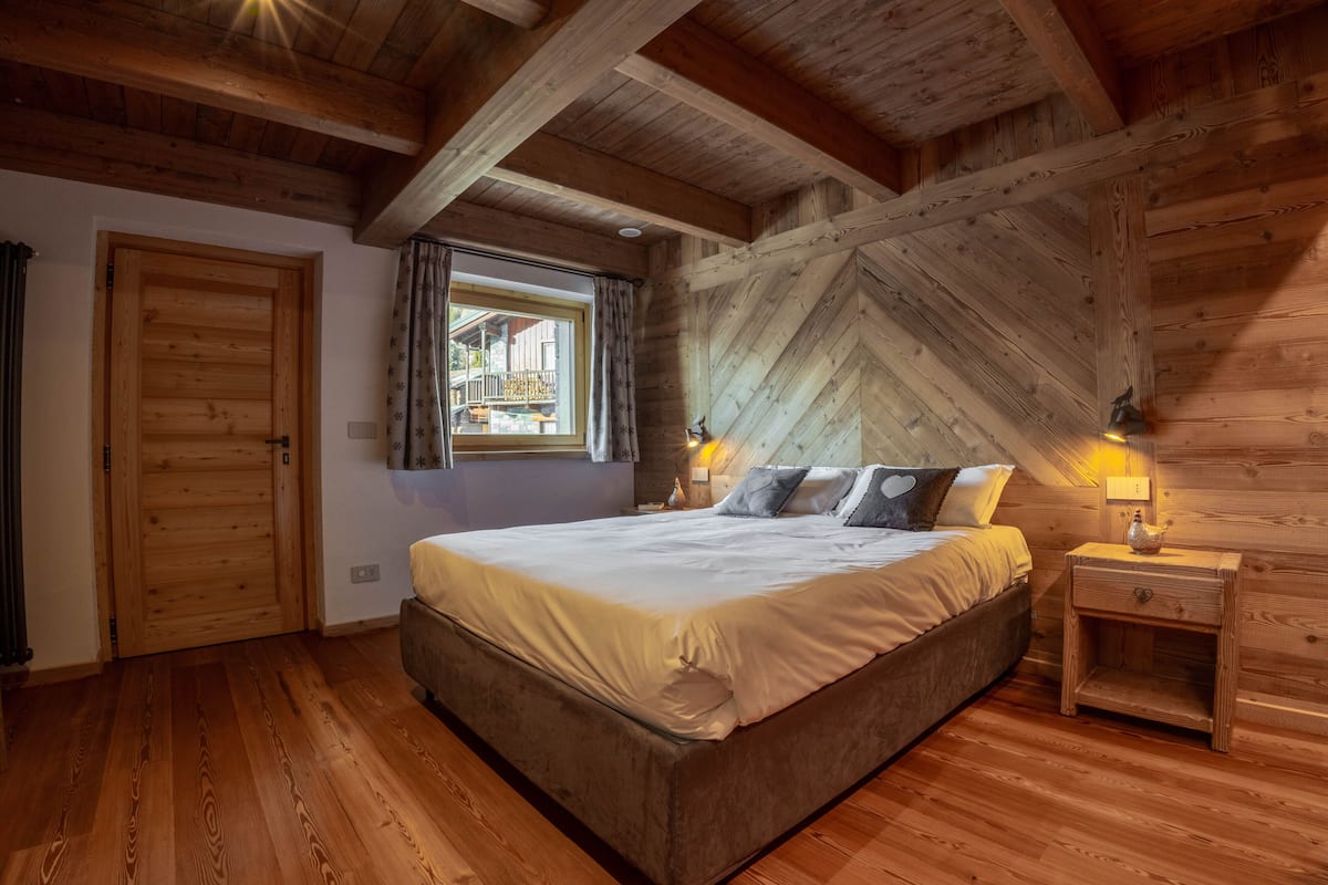 Standard Double Room | Minibar, desk, free WiFi, bed sheets