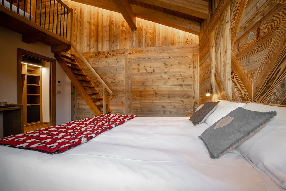 Superior Room | Minibar, desk, free WiFi, bed sheets